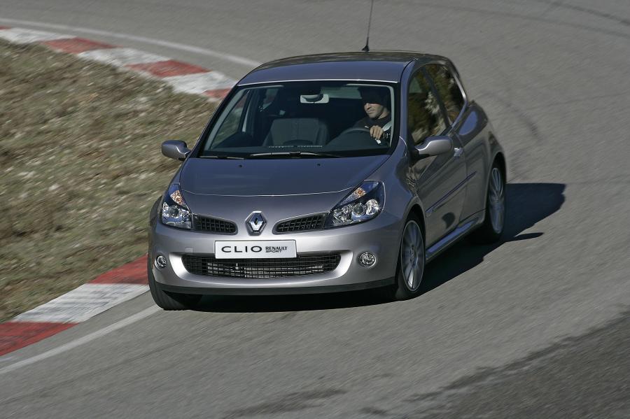  Renault Clio R.S. 2.0 16V 2006 года  (фото 81 из 125)